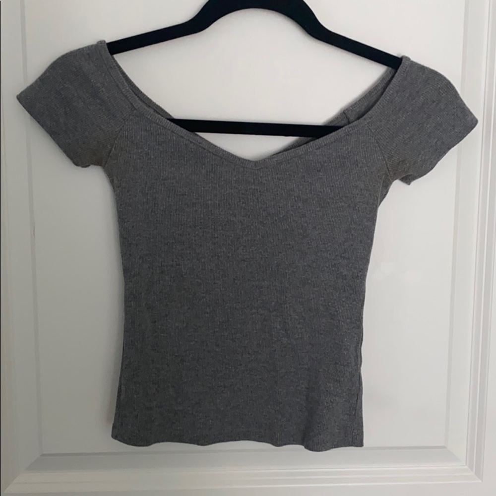 grey off the shoulder abercrombie & fitch crop top